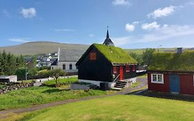 Turf House Cottage - Near Airport